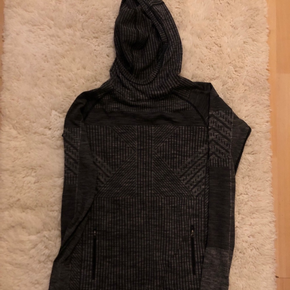 Lululemon Long sleeve with hoodie